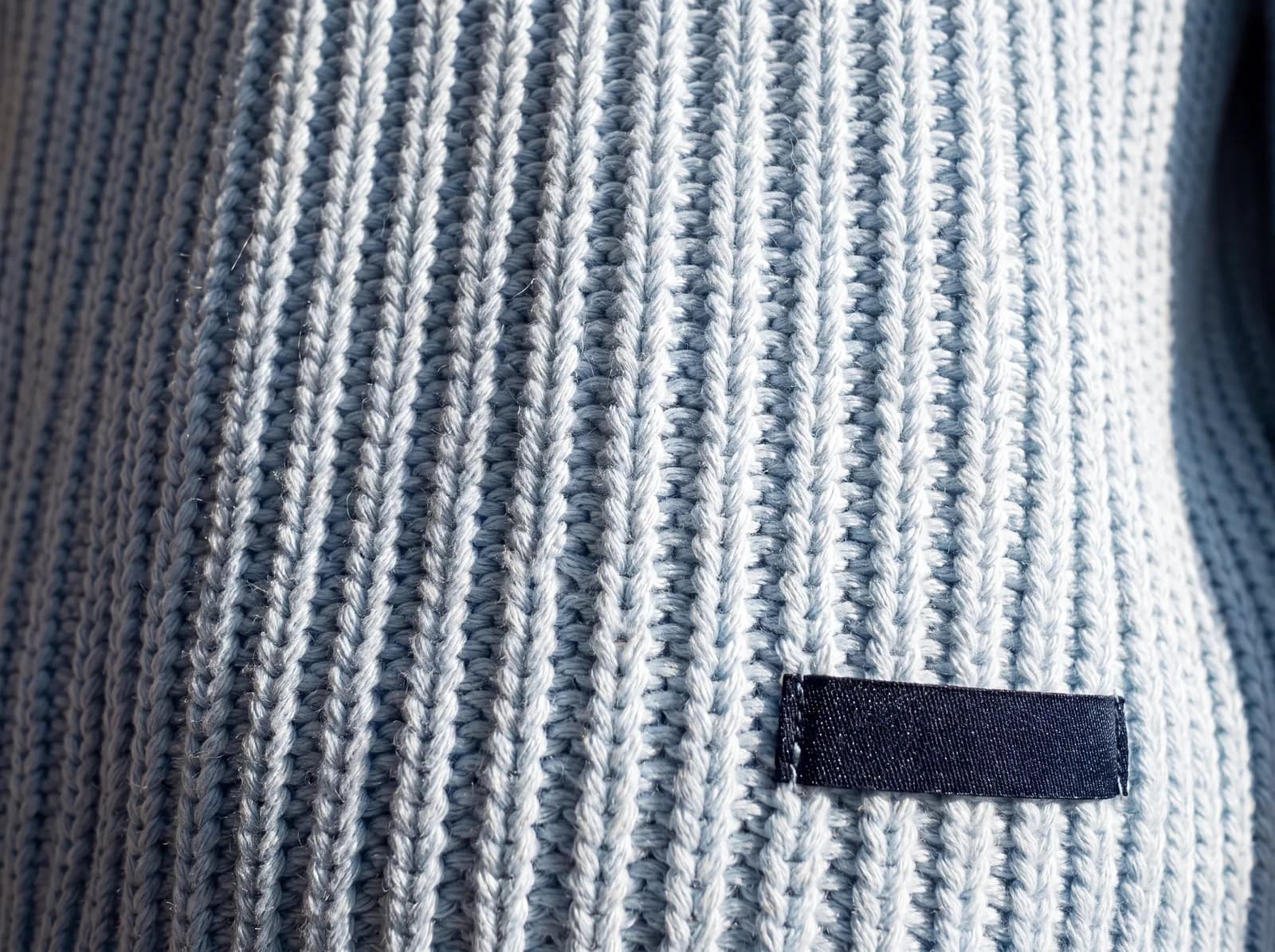 The rib at full size, down to the twist in the yarn.